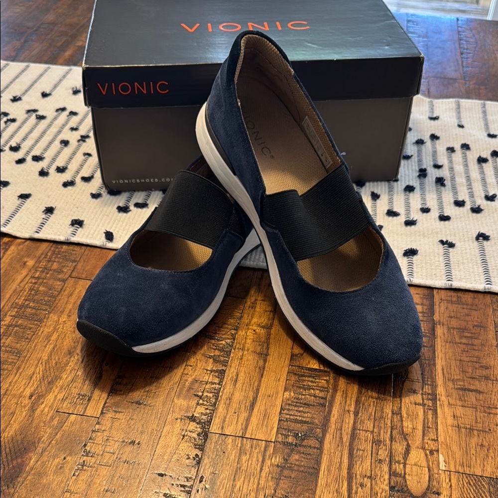 Vionic Cadee slip-on flats